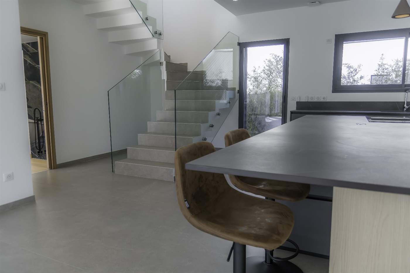 Construction villa contemporaine – DDK Construction – Agde – volume double hauteur